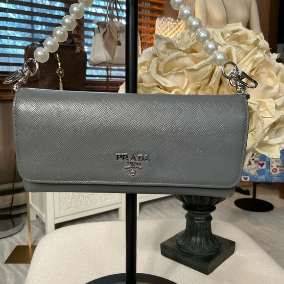 Large Prada with Saffiano Leather with Cream & /Pale Pink interior. - Picture 3 of 16